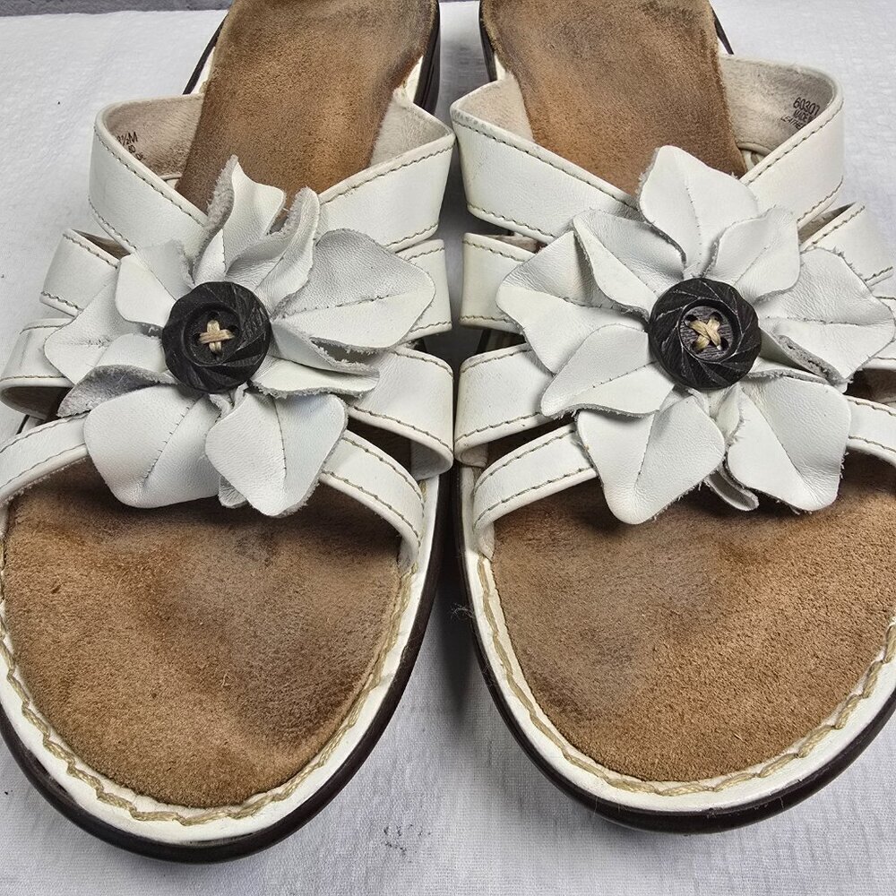 CLARK ARTISAN SANDAL WOMENS WHITE THONG SLIP ON CASUAL LEATHER SIZE 8.5
